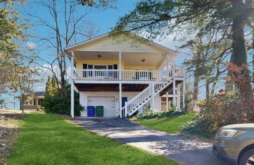 Royal Pines House | Casa Amarilla
