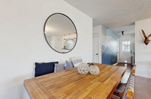 Royal Pines House | Casa Amarilla