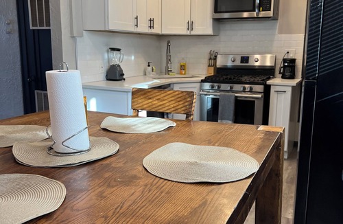 Gage Park Apartment | Casa Midway Chicago - Spacious 1BR - Golf, City & Airport Access