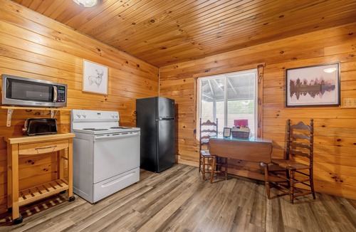 Farmers Cabin | Cave Run Lodge - Near Lake - Playground & Fire pit - Cabin #6