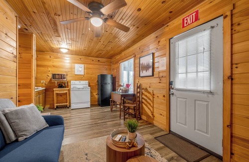 Farmers Cabin | Cave Run Lodge - Near Lake - Playground & Fire pit - Cabin #6