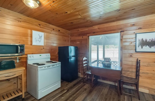 Farmers Cabin | Cave Run Lodge - Near Lake - Playground & Fire pit - Cabin #7