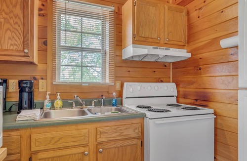 Farmers Cabin | Cave Run Lodge - Near Lake - Playground & Fire pit - Cabin #12