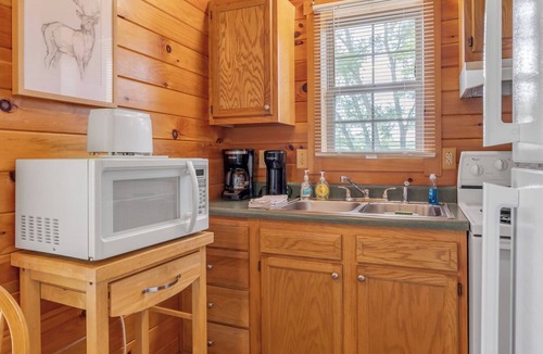 Farmers Cabin | Cave Run Lodge - Near Lake - Playground & Fire pit - Cabin #12