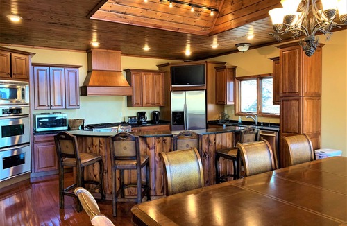 La Follette House | Cedar Creek Lodge TN - Norris Lake Waterfront Vacation Home in Deerfield Resort
