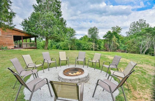 Bloomington House | Cedar House- Large 4br/3ba near Lake, Bloomington
