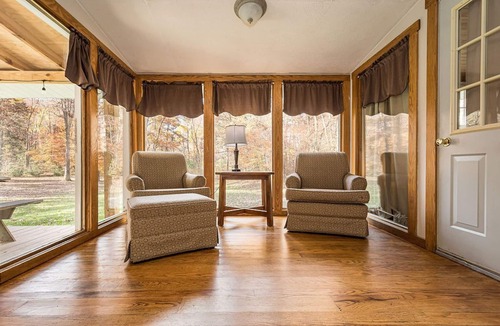 Farmington House | Cedar Lodge - Rustic Lodge Escape for Friends & Family