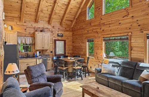 Farmville House | Cedar Ridge Cabin - Hot Tub Fire Pit and Trail Access