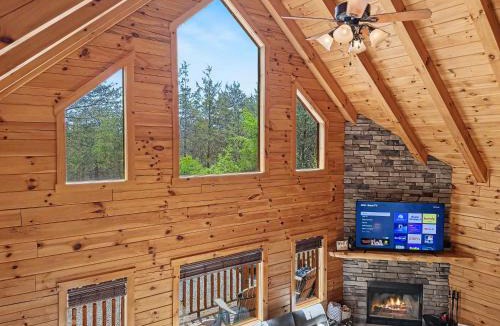 Farmville House | Cedar Ridge Cabin - Hot Tub Fire Pit and Trail Access