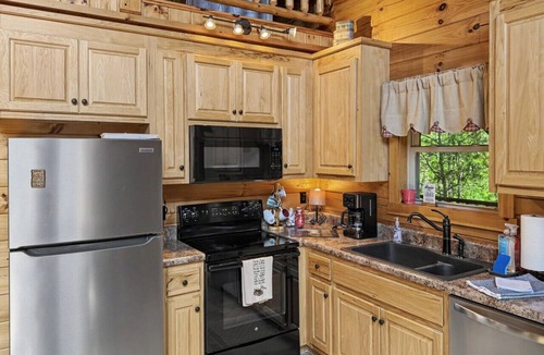 Farmville Cabin | Cedar Ridge Cabin | Hot Tub + Fire + Trail Access