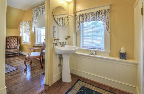 Williamsburg Bed & Breakfast | Cedars of Williamsburg Bed & Breakfast