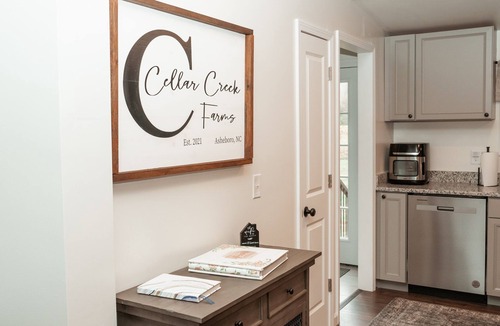 Asheboro House | Cellar Creek Guest House 5 Minutes from The Zoo