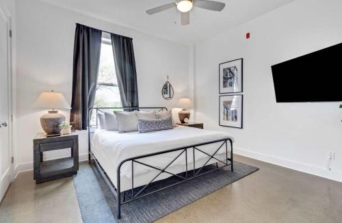 West End House | Centennial Park Condo Near Broadway Sleeps 4