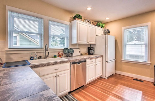 Market District House | Central Eugene House w/Updated Interior & Yard!