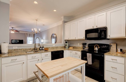 Columbia House | Centrally Located 2 Bed/2 Bath - Minutes to Fort Jackson & Downtown Columbia