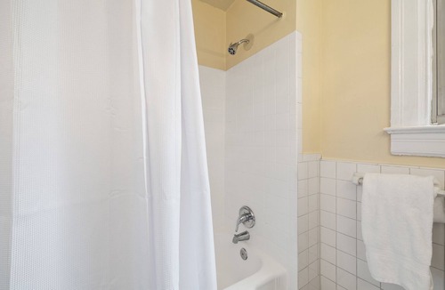 Embassy Row Apartment | Centrally located Dupont Circle Apartment w/sleeping space for 3