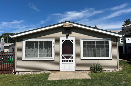 Monticello Cottage | Charlesworth Cottage with lake front access