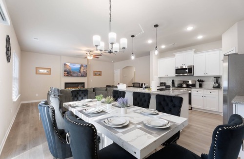Harwood Lane House | Charlotte 4BR Retreat w/Cozy Backyard & Fire Pit!