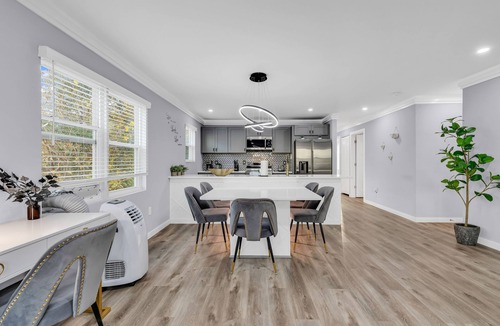 Villa Heights Apartment | Charlotte Spacious 4BR Home