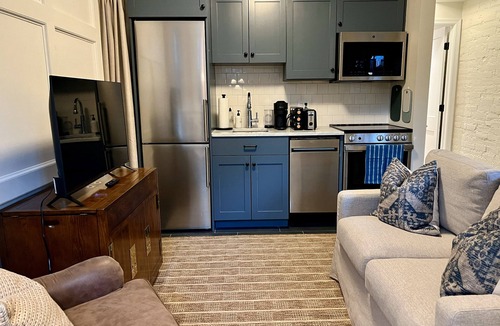 Dupont Circle Apartment | Charming 1-bedroom apartment in Dupont Circle Rowhome in Washington DC
