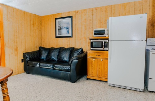 Northfork Cabin | Charming 1-bedroom cabin in Crumpler minutes from HMT's Indian Ridge trailhead