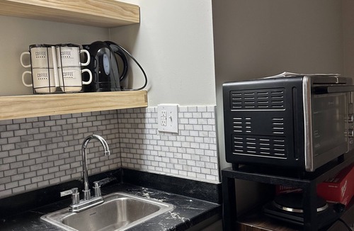 London House | Charming 1-bedroom house in beautiful London with WiFi, AC