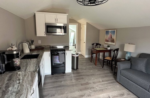 Young Harris Apartment | Charming 1-bedroom loft apt in Young Harris with AC, WiFi and Highland Cows!