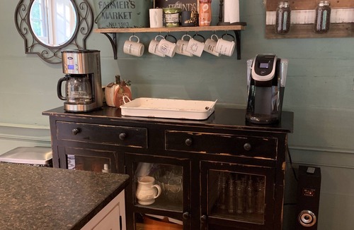 Opelika House | Charming 1850s Powledge House on Expansive Grounds Near Auburn University