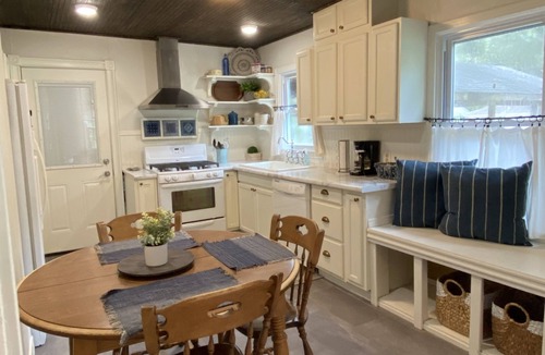 Monroe House | Charming 2/1 Centrally located and close to ULM! Pet Friendly!