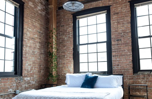 Fifth Ward Apartment | Charming 2 BDR Loft w/ Brick Interior in Historic Walker's Point Neighborhood