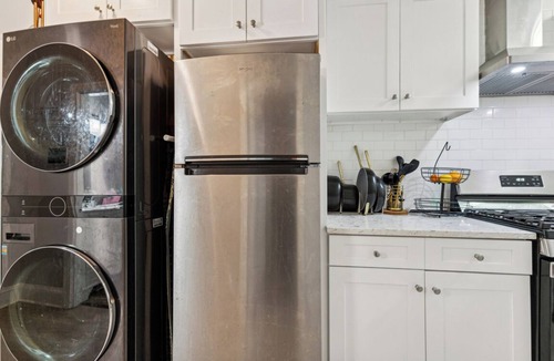 Edgewood Apartment | Charming 2-bedroom apartment in Prime Location Washington with WiFi, AC