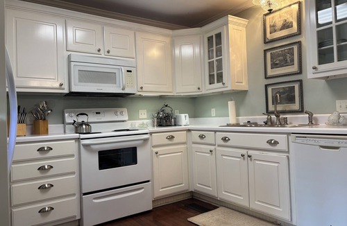 Cullman Apartment | Charming 2-bedroom apartment close to downtown Cullman