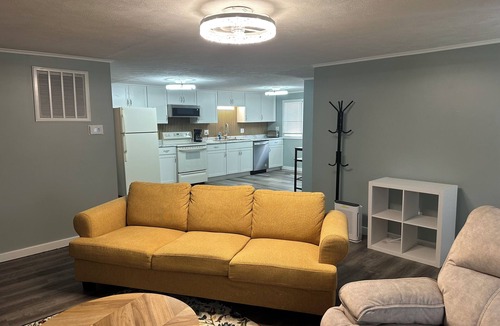 Wabash Apartment | Charming 2-bedroom apartment with new queen beds, AC , Great kitchen! Porch