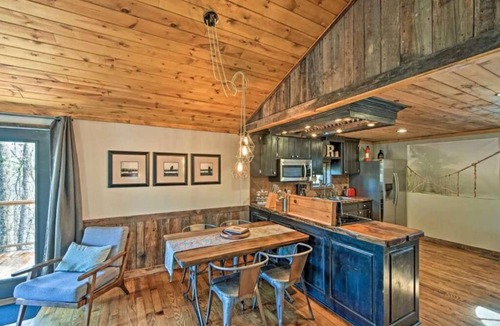 Blue Ridge Cottage | Charming 2-bedroom cottage in brilliant Blue Ridge with hot tub, patio, fire pit