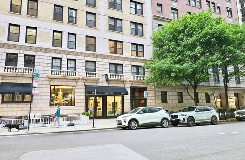 Gold Coast Condo | Charming 2-bedroom condo with AC and WiFi in lakefront downtown Chicago