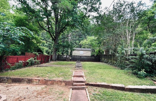 Glen Iris House | Charming 2-bedroom house in Historic Glen Iris! 5min to downtown, fenced yard!