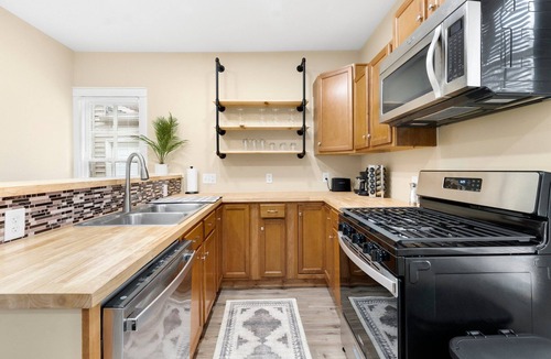 West Central House | Charming 2-bedroom house in Downtown Fort Wayne