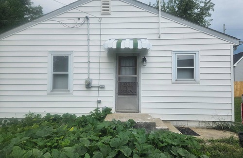 Stockwell House | Charming 2-bedroom house in Frankfort with AC