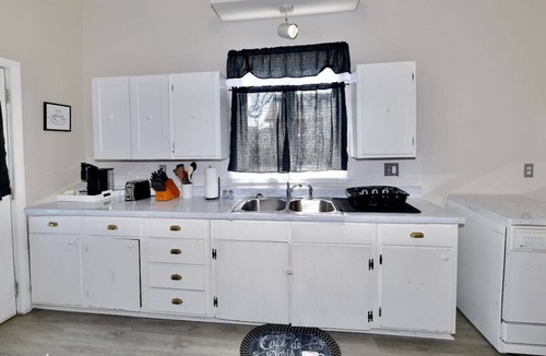 Babe Denny House | Charming 2BD/1BA Home Close to Downtown Indy - Ideal for Groups & Business Trips
