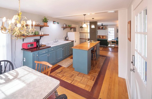 Knoxville Cottage | Charming 2bd/2ba cottage close to Downtown and the Smokies