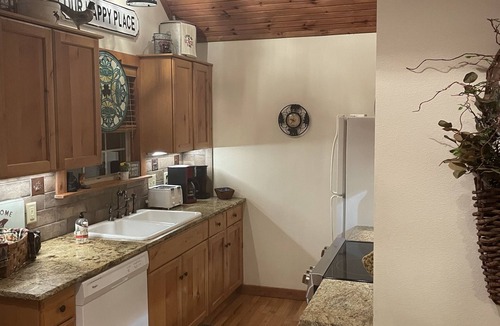Branson West Cabin | CHARMING 2BR. CABIN, NEAR SILVER DOLLAR CITY, BOOK NOW FOR SUMMER 26