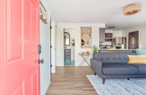 Buckroe Beach House | Charming 2BR Retreat Big Yard - Ideal for 30+ Day Stays