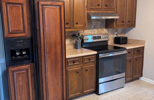 Aiken House | Charming 3 bed 2.5 bath. Family & pet friendly. Close to horse & golfing events.