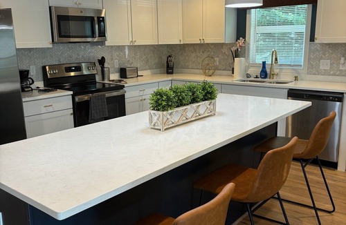 Colonial Beach House | Charming 3-bedroom house with WiFi, AC in delightful Colonial Beach