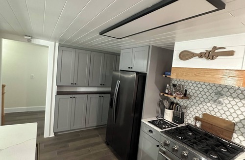 Morrow House | Charming 3 bedroom 2 bath house with 2 car garage, WiFi and AC in Morrow.