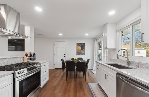 Wasco House | Charming 3-bedroom/2 Bath Single Family Home/Schaumburg