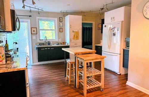 Arnold House | Charming 3-bedroom home in Arnold’s water-privileged community near the park