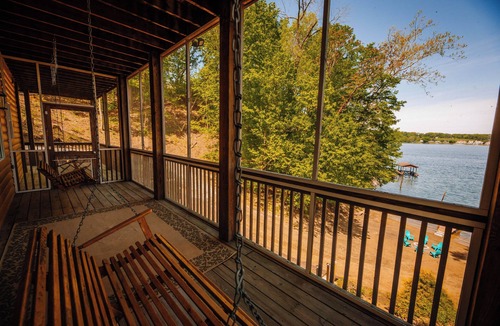 Ingles House | Charming 3-bedroom house on lovely Claytor Lake with AC, WiFi, and lake views