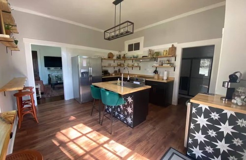 Midway House | Charming 3-bedroom house in Midway with screened in porch and salt water pool!