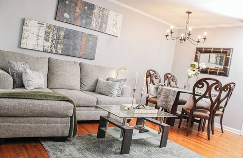 Jackson House | Charming 3-bedroom suite at 133 West Rose downtown Jackson Alabama.